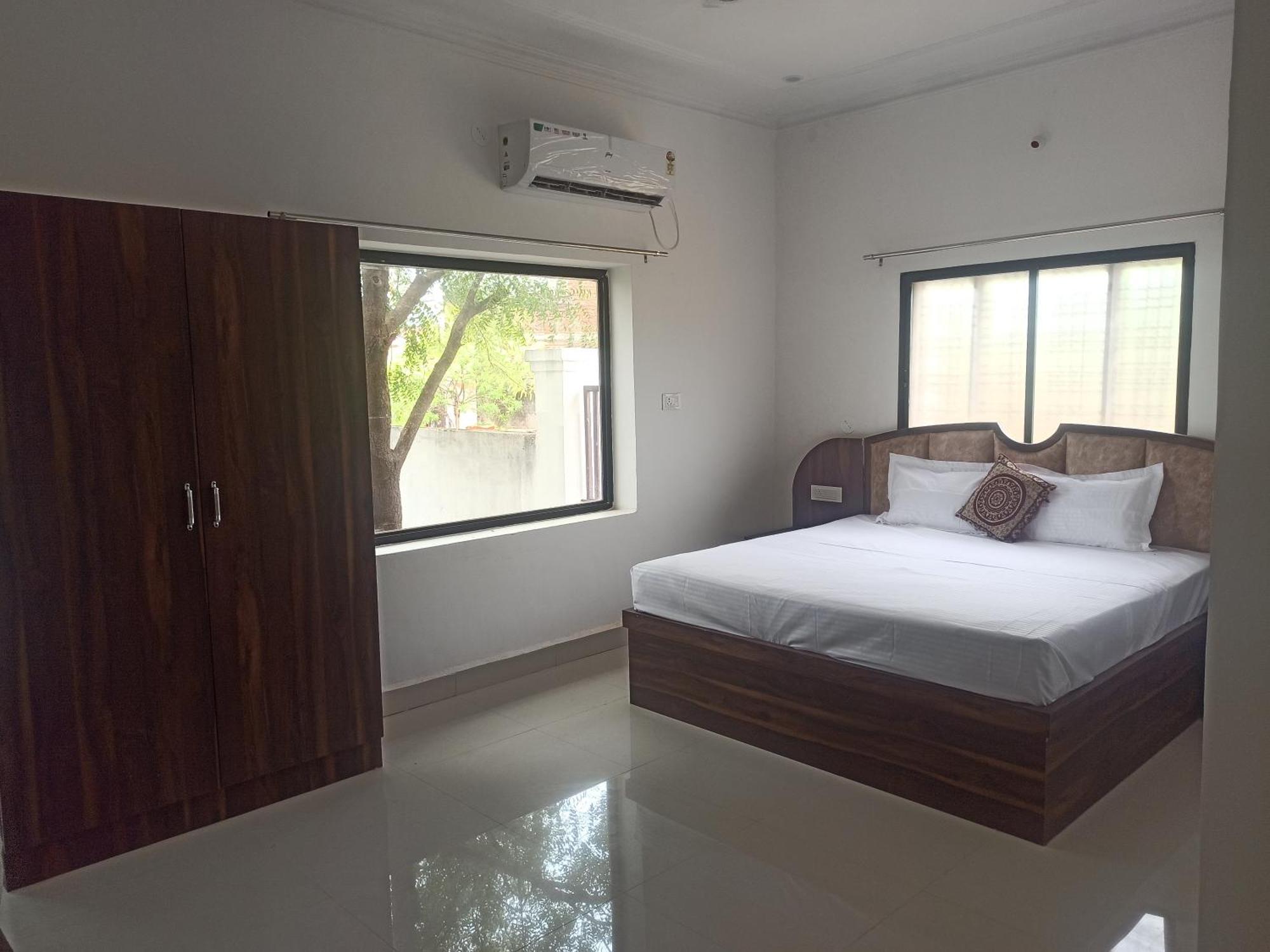 קג'ורהו Abhiram Homestay מראה חיצוני תמונה