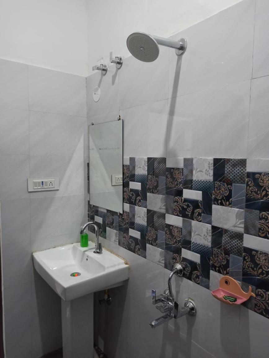 קג'ורהו Abhiram Homestay מראה חיצוני תמונה