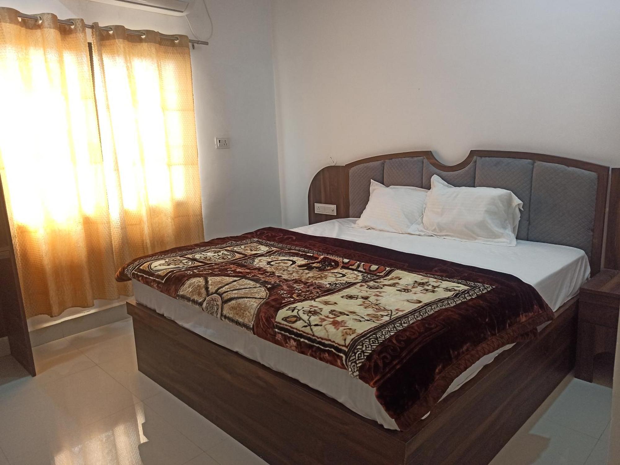 קג'ורהו Abhiram Homestay מראה חיצוני תמונה