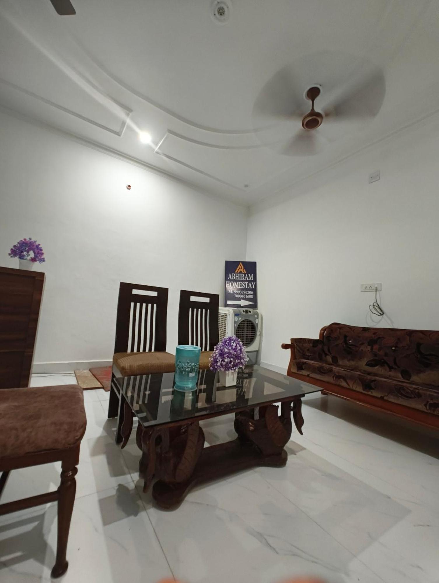 קג'ורהו Abhiram Homestay מראה חיצוני תמונה
